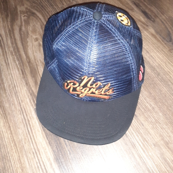 A cap - Picture 4 of 4